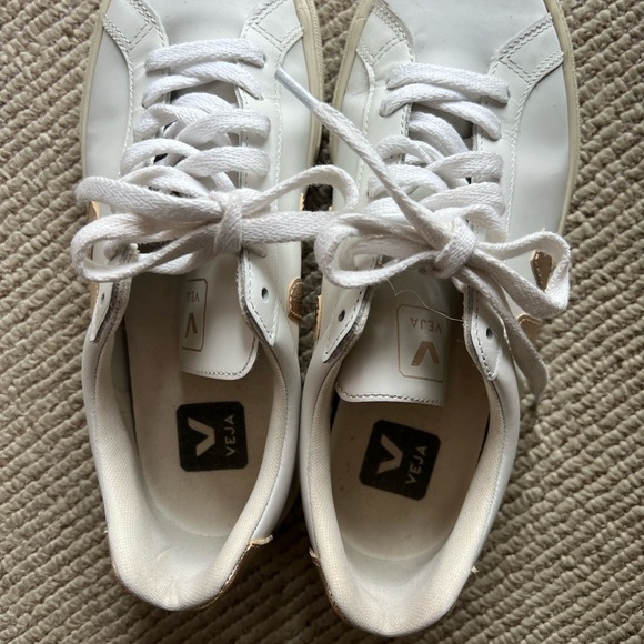 Veja EUC smoke free pet free home size US6 - Picture 3 of 4